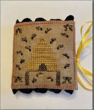 Charger l&#39;image dans la galerie, Bee Bungalow Needle Book, The Littles
